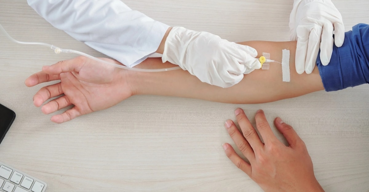 Truyền nước biển có tác dụng gì? Có nên tự truyền nước tại nhà không?