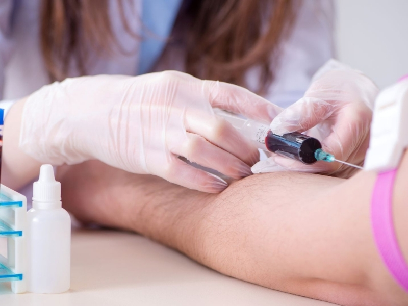 Xét nghiệm máu tìm dấu ấn ung thư để theo dõi bất thường