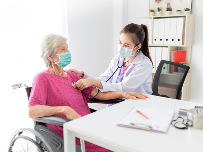 Khám sức khỏe định kỳ là điều cần thiết với mọi độ tuổi