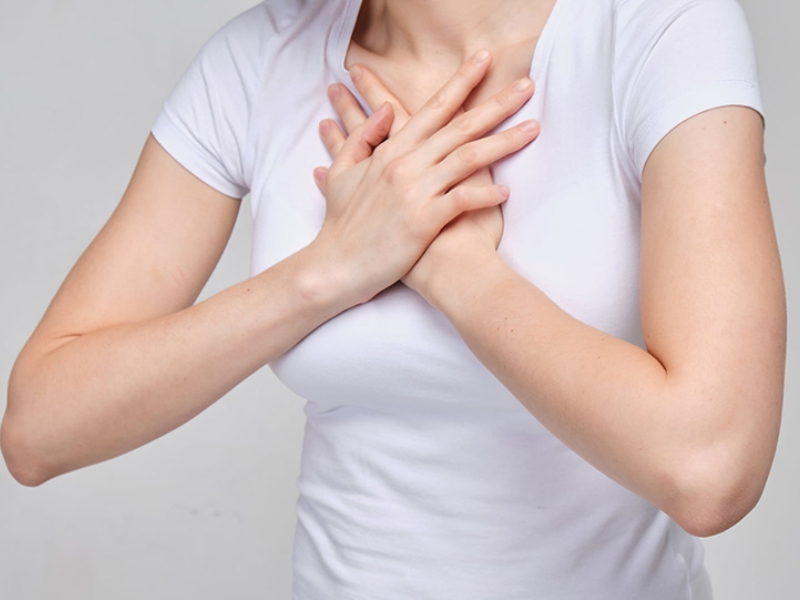 Khó thở, thở nhanh hoặc có ran là dấu hiệu nguy hiểm, không nên truyền dịch