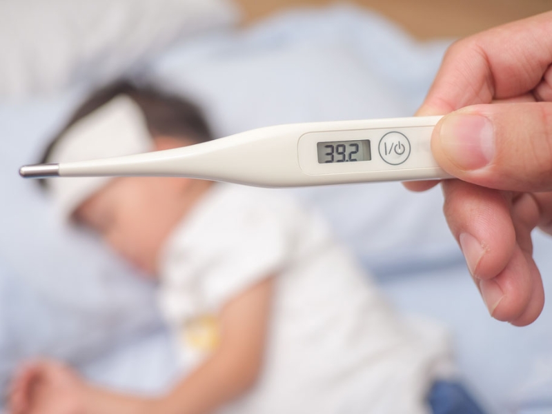 Sốt cao kéo dài có thể gây mất nước nghiêm trọng